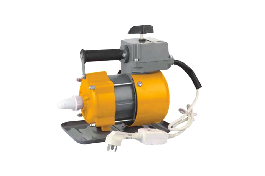 Ruský betónový vibrátor Ruský betónový vibrátor