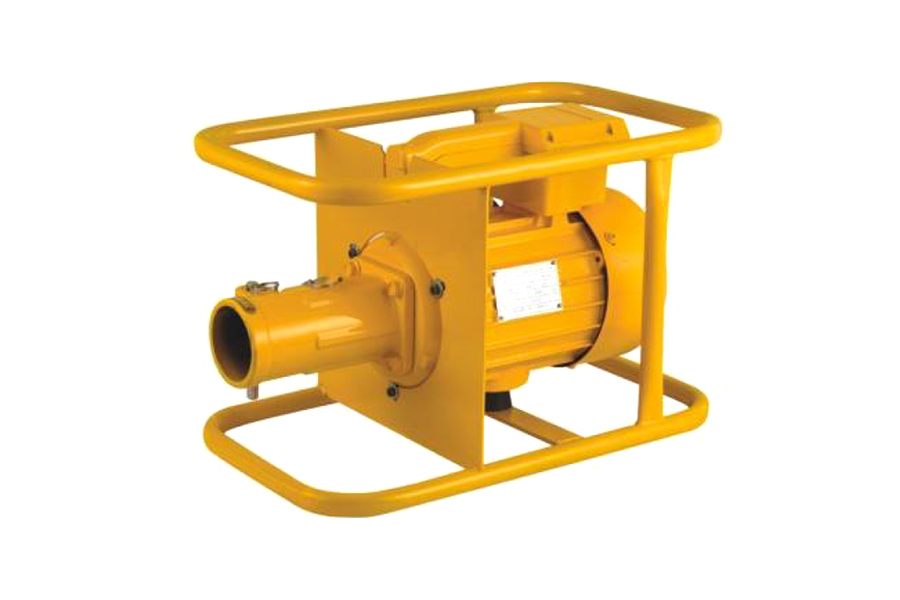 Betónový vibrátor s konským rámom Betónový vibrátor s konským rámom